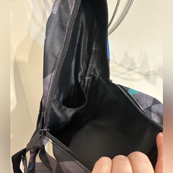 Supreme Sling Backpack Shoulder Bag - Picture 4 of 9